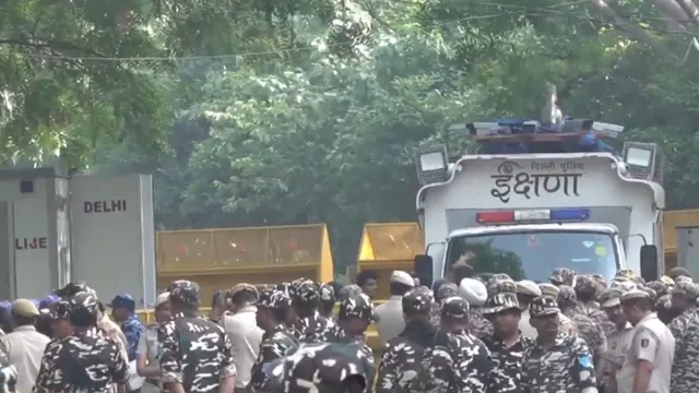 NEET Paper Leak Protest: पेपर लीक के खिलाफ जंतर-मंतर पर उतरी ‘कॉकरोच जनता पार्टी’; शिक्षा मंत्री के इस्तीफे की मांग