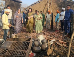 Naharmal Fire Incident: नाहरमाल अग्निकांड के पीड़ितों से मिलीं विधायक छाया मोरे, समाजसेवियों ने भी बढ़ाई मदद