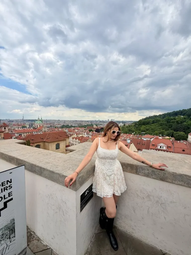 Sejal Sharma in Prague: कान्स फिल्म फेस्टिवल के बाद प्राग की वादियों में सुकून के पल बिता रहीं अभिनेत्री सेज़ल शर्मा