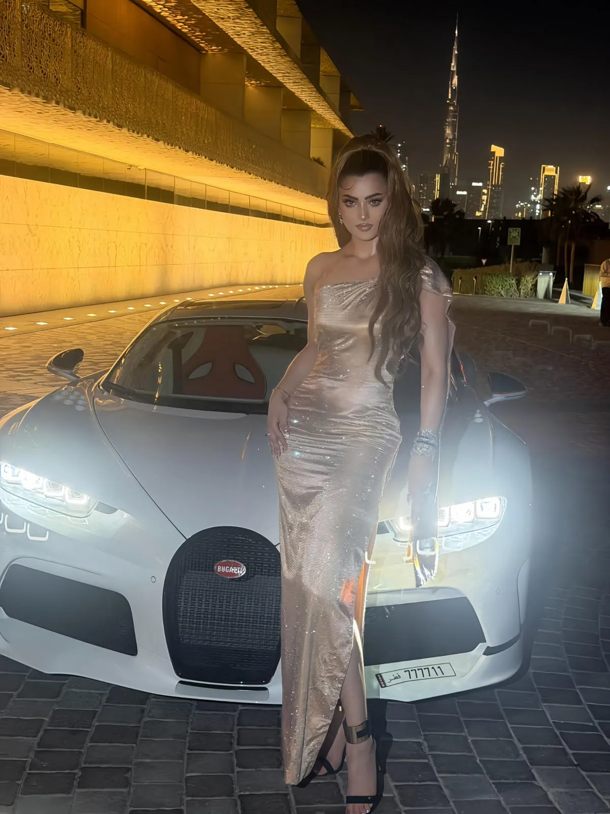 Urvashi Rautela Bugatti Tourbillon: उर्वशी रौतेला ने खरीदीं 90 करोड़ की 2 बुगाटी कारें, रोनाल्डो के क्लब में हुईं शामिल