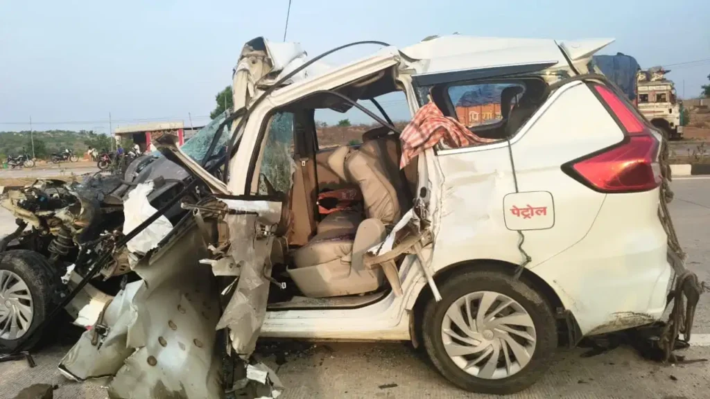 Mirzapur Road Accident: काशी विश्वनाथ से लौट रहे मध्य प्रदेश के परिवार की कार ट्रक में घुसी; पति-पत्नी की मौत