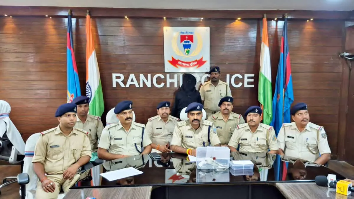 Ranchi Crime News: शमशेर आलम पर फायरिंग करने वाला शातिर खालिद बंगाली गिरफ्तार; पुलिस ने लोडेड कट्टा किया बरामद