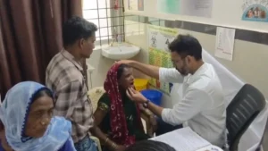 Cancer Screening in Bastar: बस्तर में कैंसर के प्रति जागरूकता; शिविर में मिले संदिग्ध मरीज, बुजुर्ग में कैंसर की पुष्टि