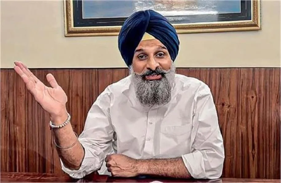Bikram Majithia Case: गिरफ्तारी के लिए पुलिस की छापेमारी तेज; अमृतसर आवास पर दबिश के बाद हाईकोर्ट पहुंचे पूर्व मंत्री