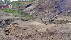Bokaro Land Subsidence: बेरमो कोयलांचल में अचानक धंसी जमीन; नीचे धधक रही आग, लोगों में दहशत