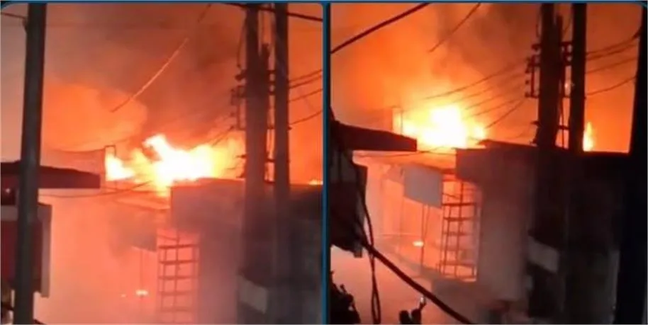 Fire in Bikaner Wali Gali: आंधी और तेज हवाओं ने बढ़ाया आग का कहर; चरखी दादरी में घंटों मशक्कत के बाद दमकल ने पाया काबू