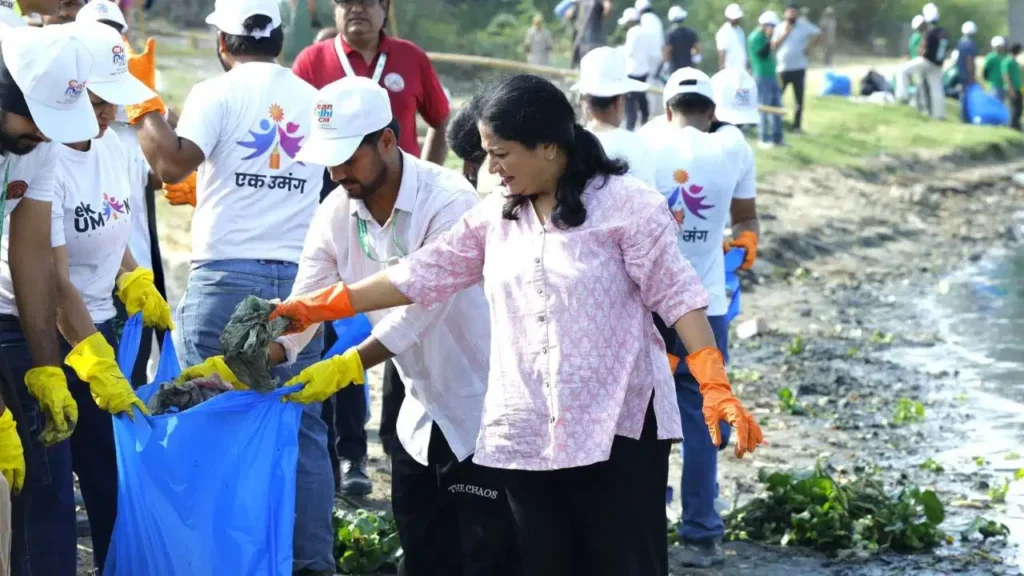 स्वच्छ यमुना अभियान: सीएम रेखा गुप्ता का श्रमदान, कहा- “अब यमुना में नहीं गिरेगा बिना ट्रीटमेंट वाला नाला”