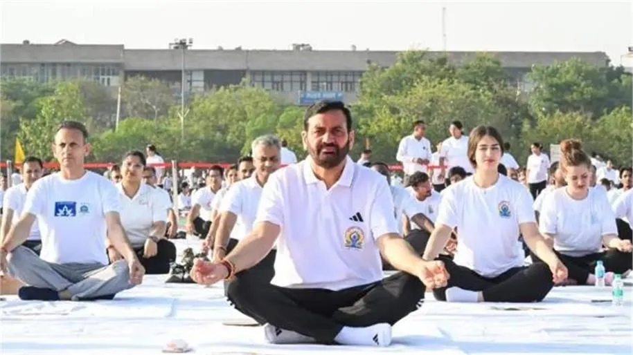 Haryana Education News: हरियाणा के स्कूलों में कक्षा 3 से 9वीं तक अनिवार्य होगी योग शिक्षा; CM नायब सैनी का बड़ा ऐलान