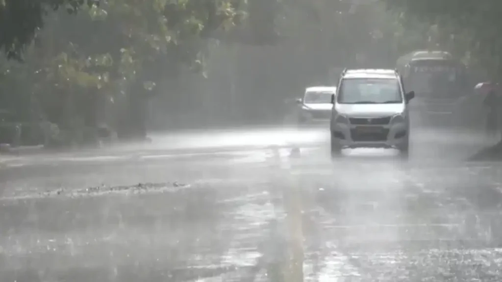 Delhi-NCR Weather Update: दिल्ली-नोएडा में आज होगी झमाझम बारिश; 80 किमी की रफ्तार से चलेंगी हवाएं, जानें IMD का अलर्ट