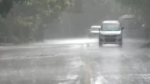 Delhi-NCR Weather Update: दिल्ली-नोएडा में आज होगी झमाझम बारिश; 80 किमी की रफ्तार से चलेंगी हवाएं, जानें IMD का अलर्ट