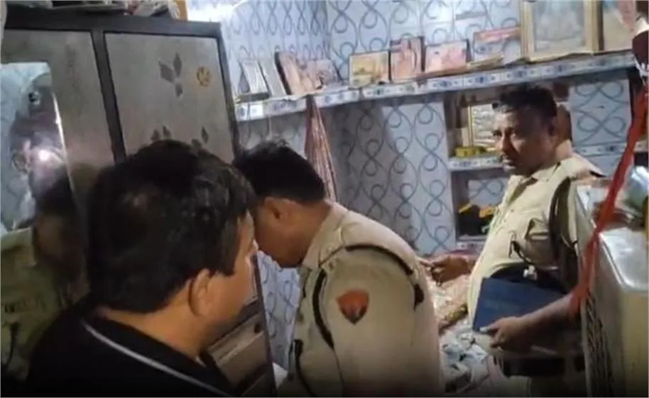 Ballabgarh Crime News: अवैध शराब की सूचना पर पुलिस की बड़ी छापेमारी; ग्राइंडर से दरवाजा काटकर घर में की एंट्री