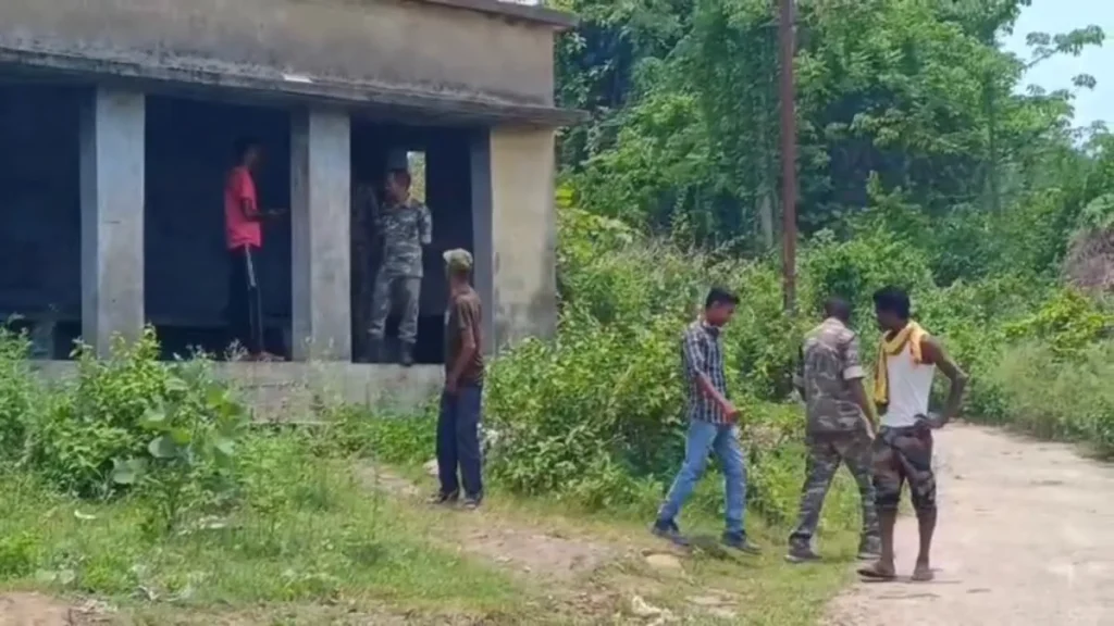 Dhanbad Murder Case: दोस्त के साथ निकला था दिलशाद, अगले दिन मिली लाश; परिजनों ने जताई साजिश की आशंका