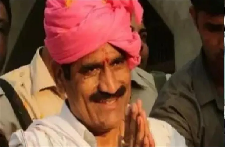 Dharam Singh Chhokar Bail: पूर्व विधायक की जमानत पर सुप्रीम कोर्ट सख्त; होमबायर्स को मुआवजा देने की मांगी ठोस योजना