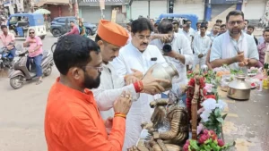 Dhamtari News: धमतरी में धूमधाम से मनाया गया छत्रपति शिवाजी महाराज का राज्याभिषेक दिवस; प्रतिमा का हुआ विशेष अभिषेक