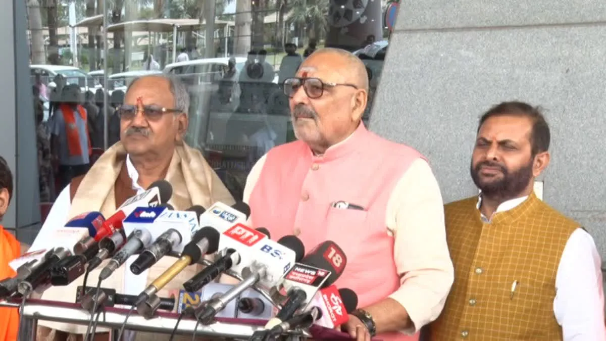 Giriraj Singh in Raipur: छत्तीसगढ़ के विकास पर बोले केंद्रीय मंत्री गिरिराज सिंह; कहा- ‘राज्य नक्सलमुक्त होना सबसे बड़ी उपलब्धि’