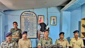 Godda Crime News: गोड्डा में अवैध शराब तस्कर को ग्रामीणों ने दबोचा; 45 बोतल शराब के साथ एक गिरफ्तार