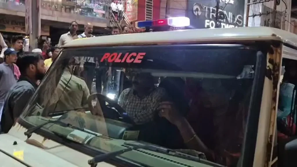 Durg News: रेस्टोरेंट की आड़ में चल रहा था देह व्यापार का गंदा खेल; पुलिस ने मारा छापा, संचालक समेत 7 गिरफ्तार