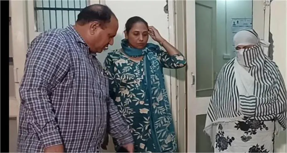 Kaithal ACB Action: एनओसी और क्लेम सेटलमेंट के नाम पर घूस मांगना पड़ा भारी, महिला एजेंट धरायी