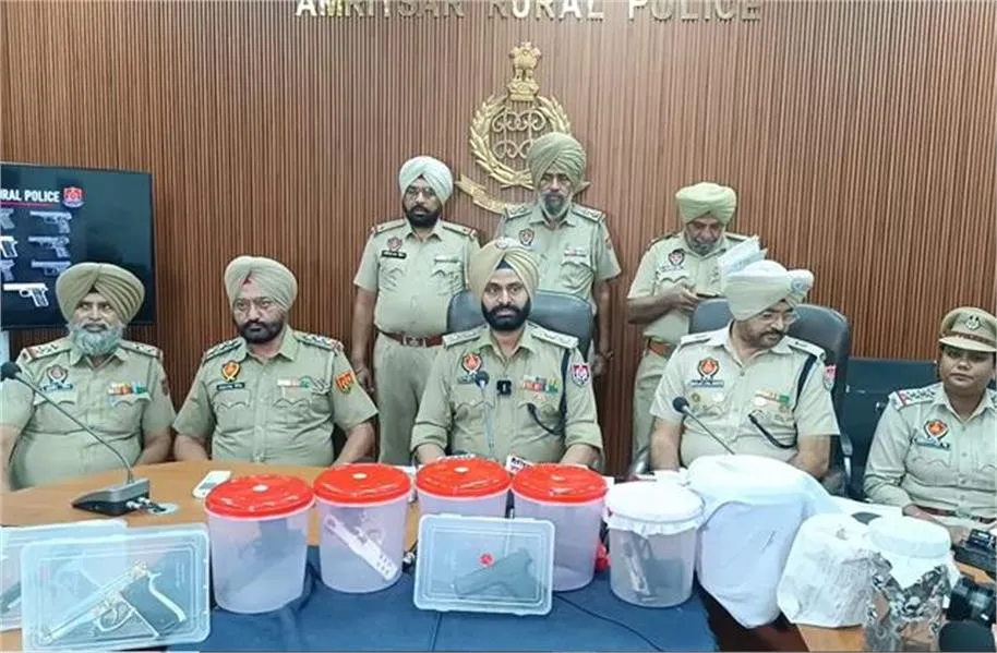Big Action Against Drugs: अमृतसर में पुलिस की बड़ी कार्रवाई; 1 करोड़ से ज्यादा की प्रॉपर्टी फ्रीज, ड्रोन से आई थी खेप