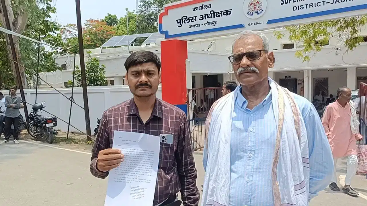 Jaunpur News: रिटायर्ड पुलिसकर्मी के घर लाखों की चोरी, मामला उठाने के बाद हरकत में आई कोतवाली पुलिस