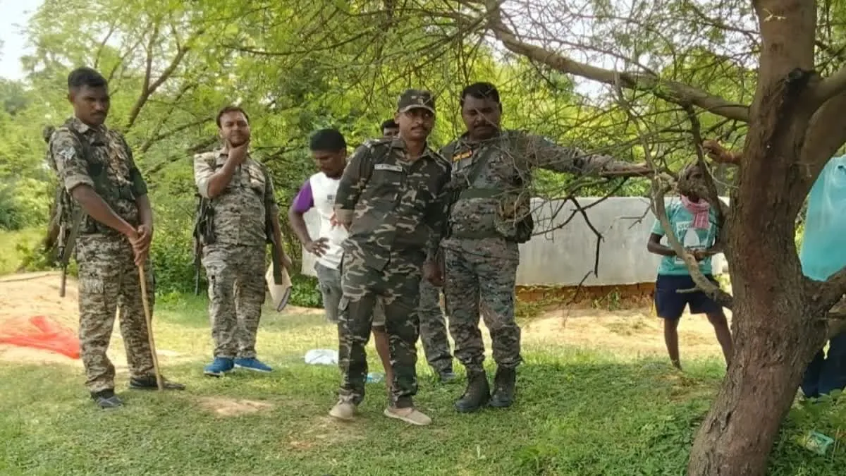 Suspicious Death in Dumka: झारखंड-बंगाल सीमा पर मिला महिला का शव; हत्या की आशंका, पुलिस जांच में जुटी