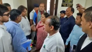 Parimal Nathwani Nomination: राज्यसभा चुनाव में सियासी बवाल; नामांकन स्क्रूटनी को लेकर रिटर्निंग ऑफिसर के बाहर हंगामा