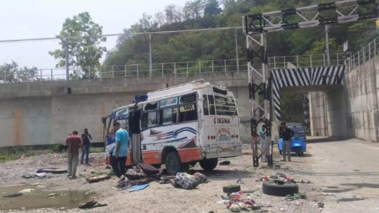 Reasi Road Accident: जम्मू-कश्मीर में CISF जवानों की बस दुर्घटनाग्रस्त; 9 लोग घायल, 3 की हालत गंभीर
