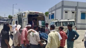 Khandwa Truck Accident: खंडवा में बारातियों से भरा ट्रक पलटने से मची चीख-पुकार; 100 से अधिक लोग घायल