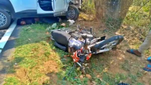 Latehar Road Accident: लातेहार में कार और बाइक की भीषण टक्कर; दो युवकों की मौके पर ही दर्दनाक मौत