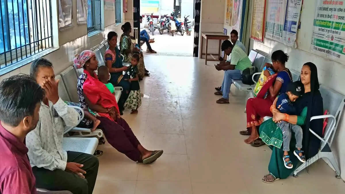 Lohardaga Sadar Hospital News: सदर अस्पताल में बिचौलियों का राज; सिजेरियन के नाम पर मरीजों को किया जा रहा प्राइवेट रेफर