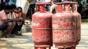 LPG Cylinder Rate Today: आम जनता को बड़ा झटका; एलपीजी सिलेंडर में 29 रुपए की बढ़ोतरी, चेक करें नई रेट लिस्ट