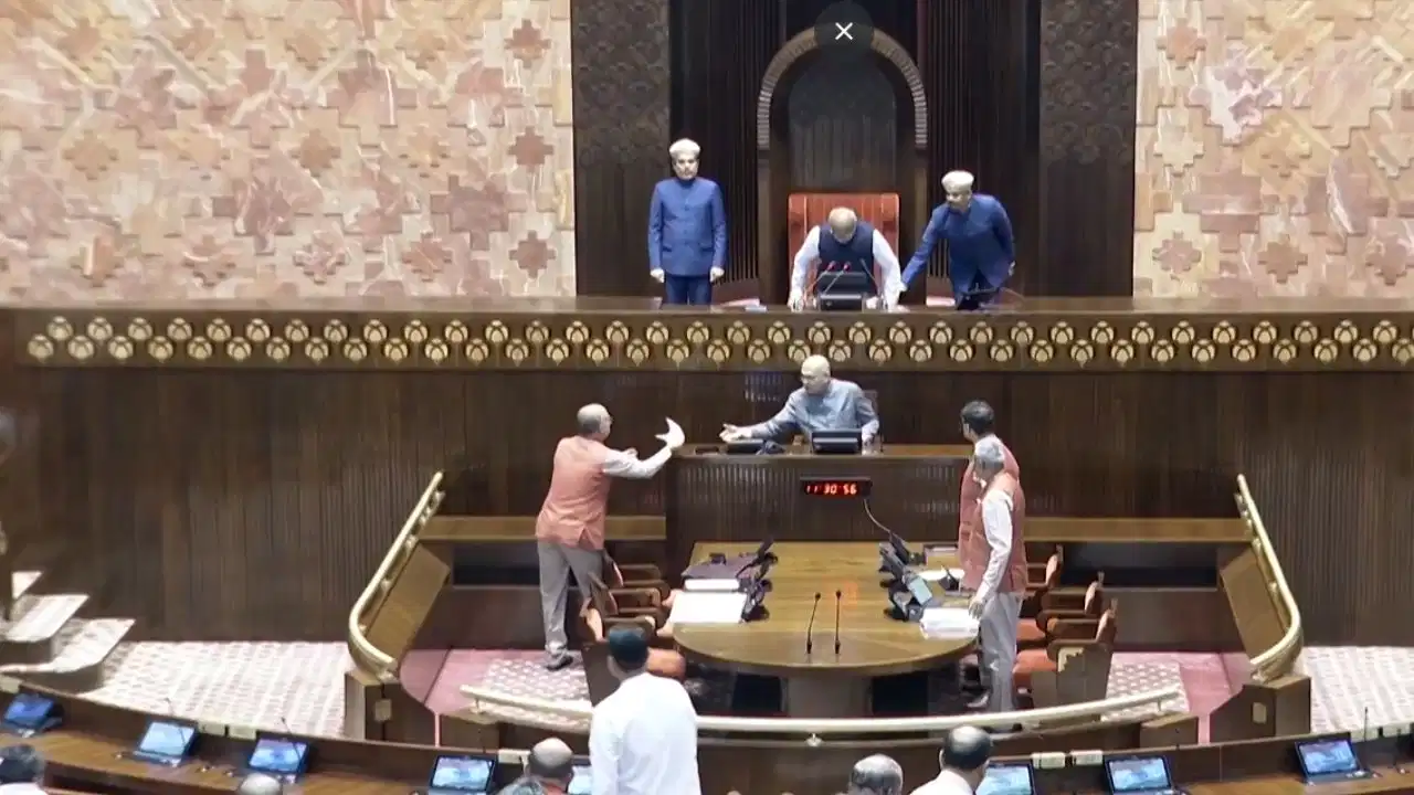 Maharashtra Assembly: NEET और TET पेपर लीक पर विधानसभा में हंगामा; विजय वडेट्टीवार ने सरकार को घेरा