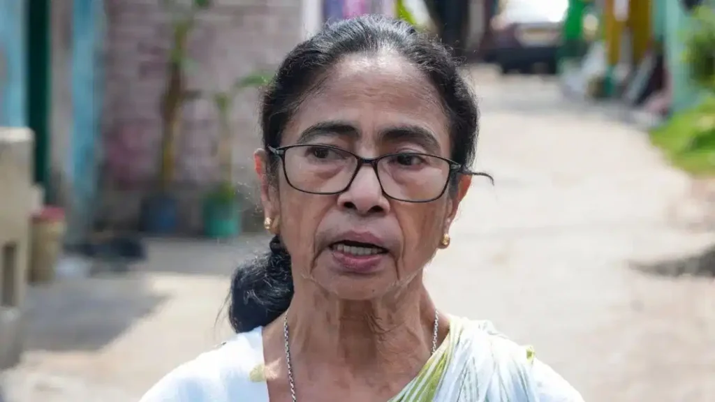 Mamata Banerjee FIR: ममता बनर्जी की बढ़ी मुश्किलें; भड़काऊ बयान के मामले में कोलकाता में दर्ज हुई FIR