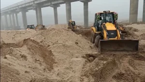 Chambal Illegal Mining: मुरैना में चंबल नदी से दिनदहाड़े रेत का अवैध खनन; नया तरीका ‘डोमी’ आया सामने, एसपी ने की कार्रवाई