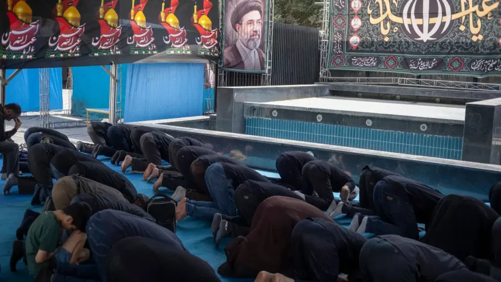 Ashura in Iran: ईरान में मुहर्रम का मातम; इमाम हुसैन की शहादत को याद कर भावुक हुए लोग
