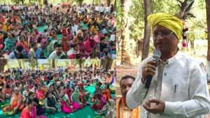 Narayanpur News: नक्सलवाद के साये से निकल अबूझमाड़ में आई खुशहाली; गारपा गांव में सीएम साय ने खाट पर बैठकर सुनी ग्रामीणों की पीड़ा