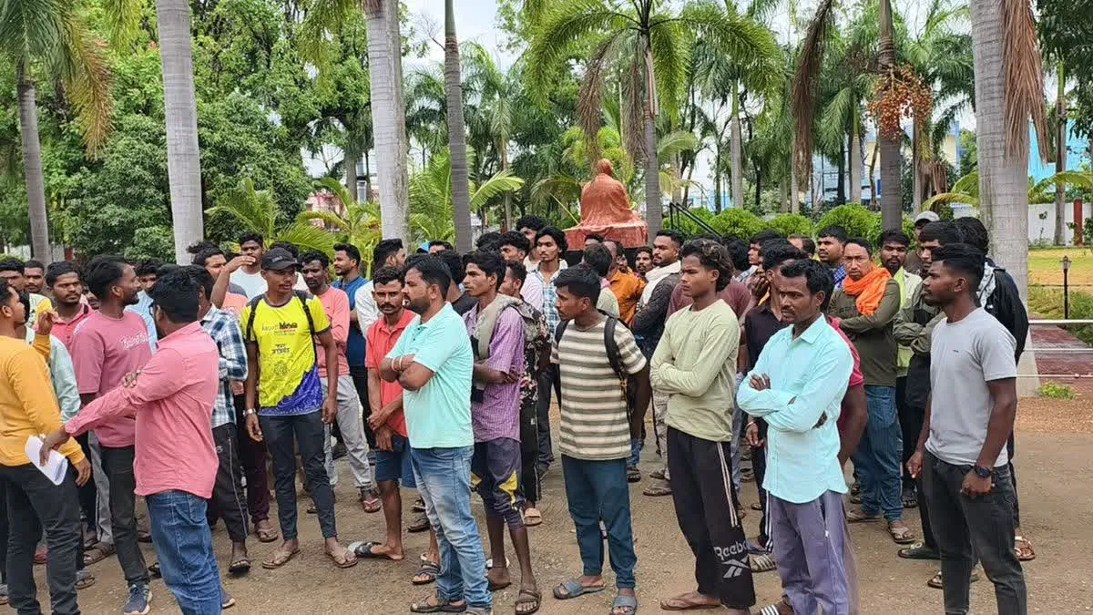 Narayanpur BSP Protest: माइंस प्रभावित युवाओं का नारायणपुर कलेक्ट्रेट में प्रदर्शन; BSP प्रबंधन पर लगाया वादाखिलाफी का आरोप