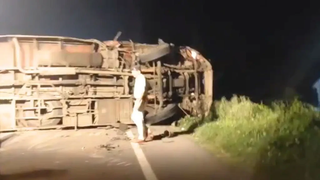 Katihar Bus Accident: बिहार के कटिहार में मजदूरों से भरी बस पलटी, 25 घायल; 15 की हालत गंभीर