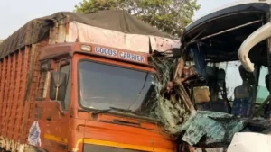 Vadodara Road Accident: वडोदरा में भीषण सड़क हादसा; लग्जरी बस और ट्रक की टक्कर में 10 लोगों की मौत