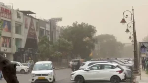 Delhi-NCR Dust Storm: दिल्ली-नोएडा में धूल भरी आंधी का कहर; विजिबिलिटी हुई कम, प्रशासन ने जारी किया अलर्ट