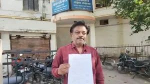 Rewa News: रीवा में उपयंत्री का अनोखा विरोध; विभाग से मांगी भीख मांगने की अनुमति, 10 महीने से नहीं मिला जीवन निर्वाह भत्ता