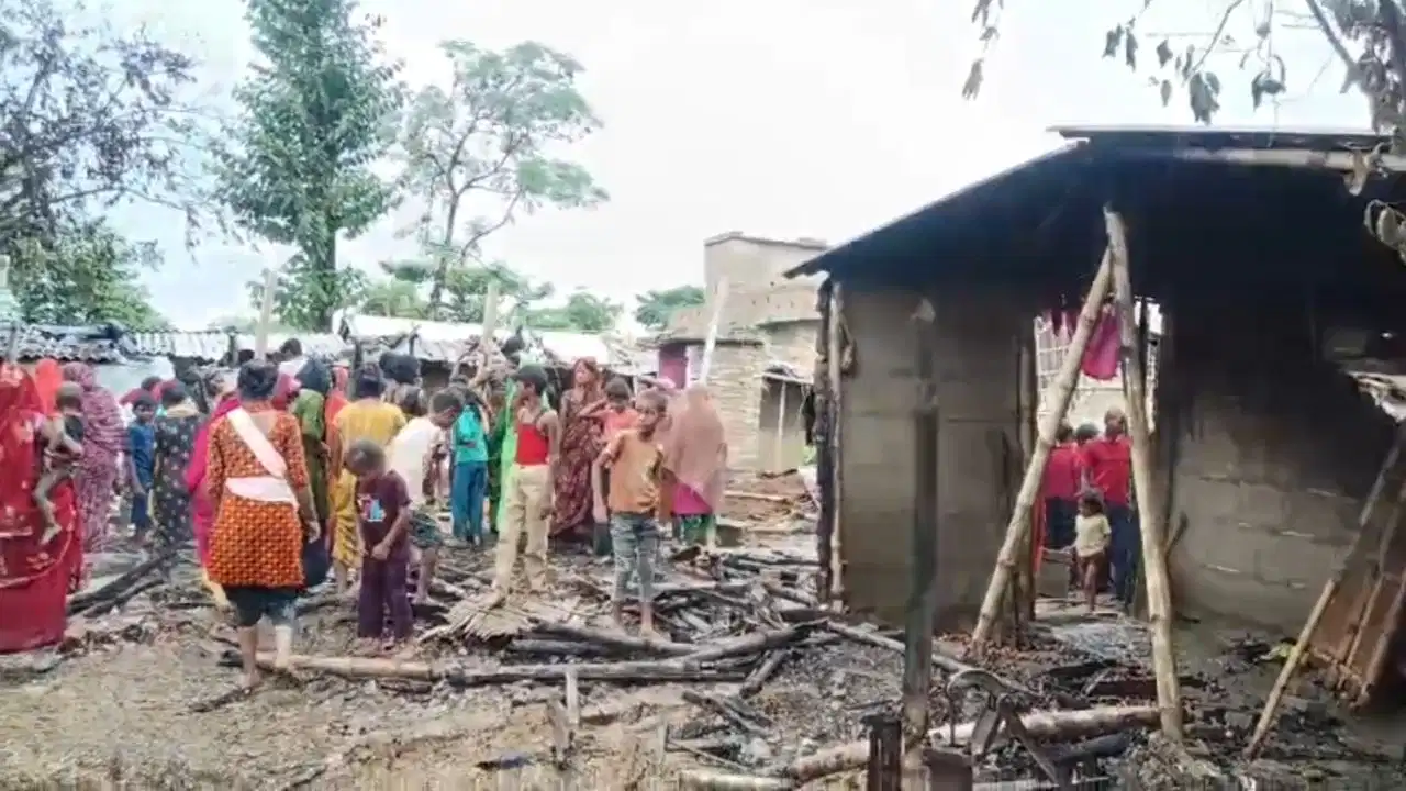 Shivhar Fire News: बिहार के शिवहर में गैस सिलेंडर विस्फोट; 8 घर राख, 6 लोग झुलसे, 2 की हालत गंभीर