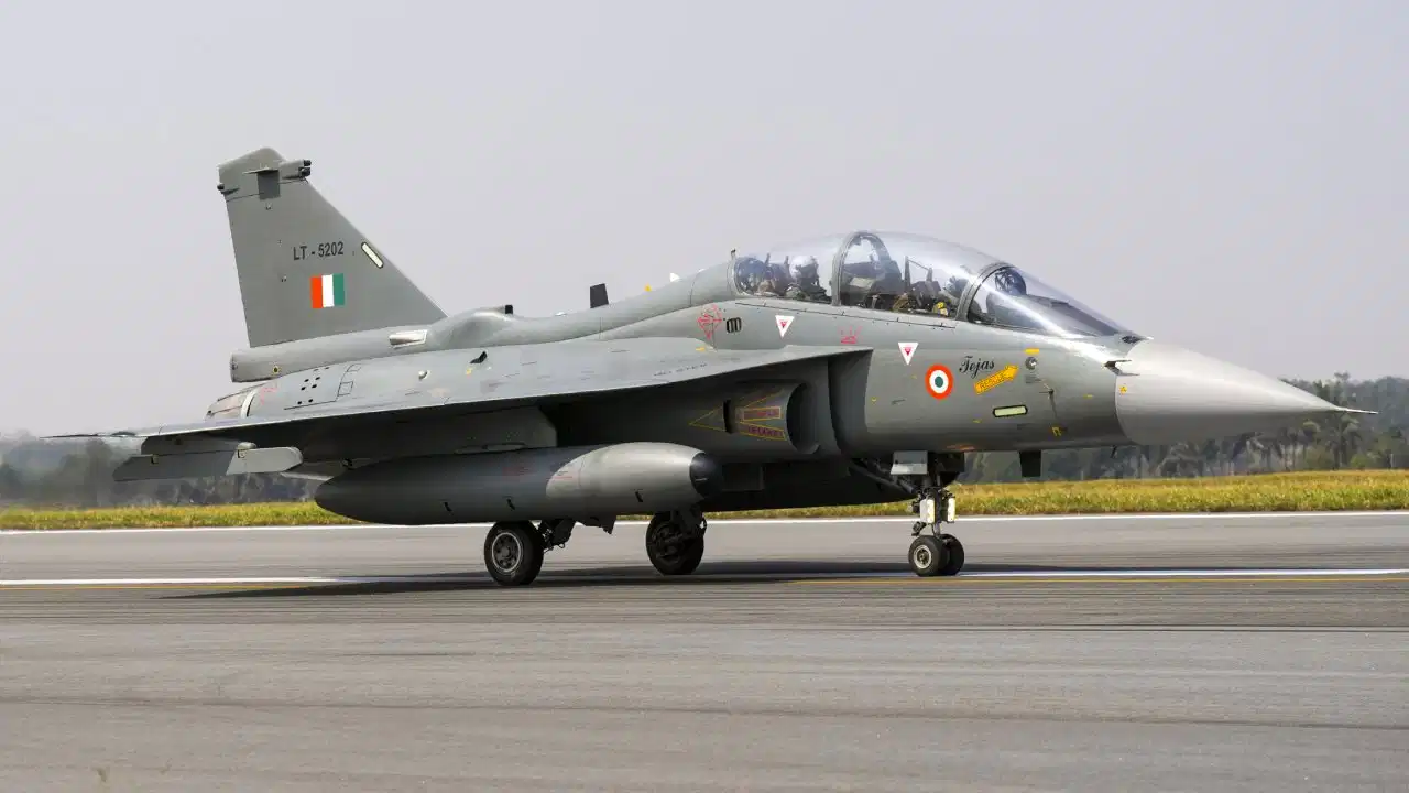 Make in India Security Breach: स्वदेशी लड़ाकू विमान तेजस के साथ खिलवाड़; सप्लायर कंपनी पर HAL की सख्त कार्रवाई