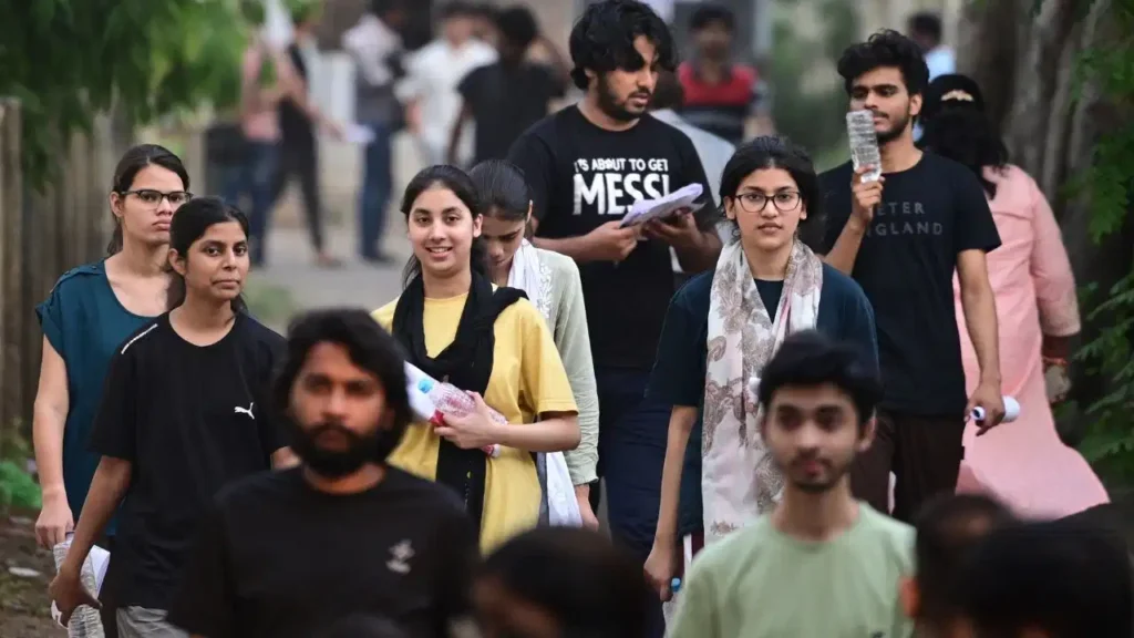 NEET-UG Re-Exam Today: नीट री-एग्जाम को लेकर आज कड़ी सुरक्षा; 22 लाख छात्र और 1.38 लाख CCTV की निगरानी
