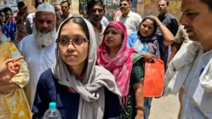 NEET Exam Ajmer Dispute: राजस्थान में नीट पुनर्परीक्षा के दौरान बुर्का पहनकर पहुंची छात्रा को रोका; हंगामे के बाद मिली एंट्री