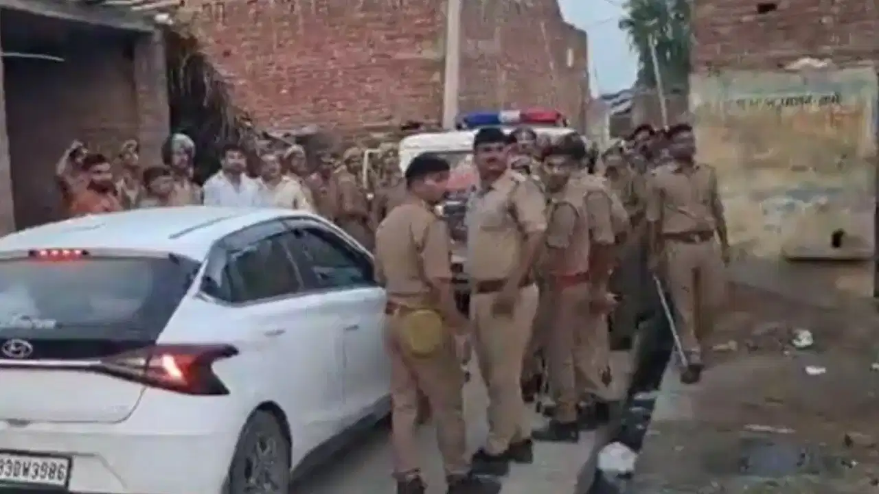 SDM Attack Hardoi: हरदोई में प्रशासनिक अधिकारी पर लाठी-डंडों से हमला; राशन वितरण में अनियमितता पर हुआ विवाद