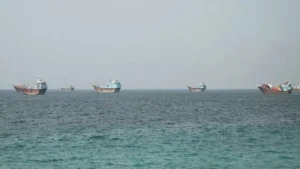 US-Iran Conflict: होर्मुज स्ट्रेट में फिर भड़का तनाव; ट्रंप के आदेश पर अमेरिका ने ईरान के सैन्य ठिकानों पर किए हमले