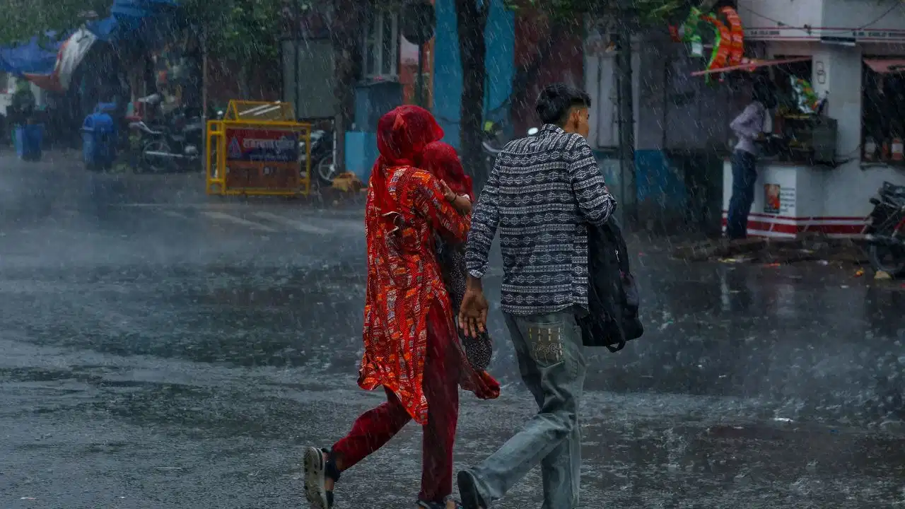 Monsoon Alert 2026: मानसून की रफ्तार तेज; दिल्ली, यूपी, बिहार और एमपी सहित कई राज्यों में भारी बारिश का अलर्ट