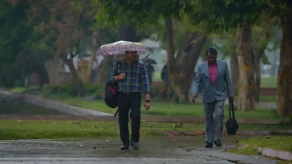 Weather Update Today: दिल्ली-NCR और यूपी में आंधी-बारिश का येलो अलर्ट; जानें आपके राज्य में कैसा रहेगा मौसम