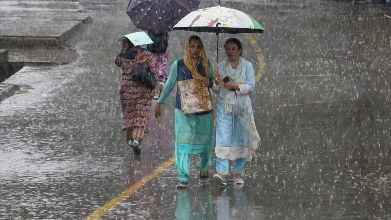 Weather Update: दिल्ली-एनसीआर में फिर सताएगी भीषण गर्मी; 6 दिनों तक बारिश के कोई आसार नहीं